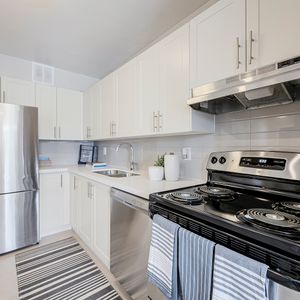 Parkway Forest Towers - Photo 3