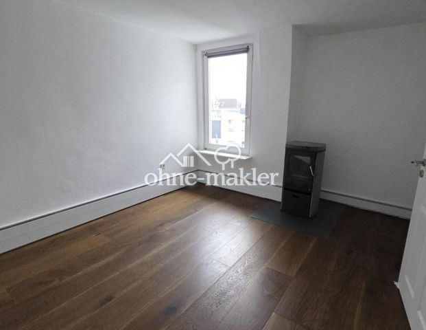 Helle 3-Zimmer-Dachgeschosswohnung mit 2 Balkonen und Kaminofen – nach Renovierung wieder verfügbar - Photo 1