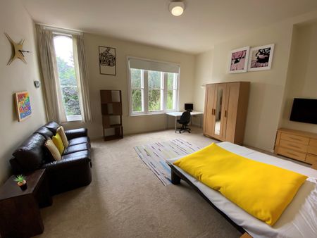 4 Bed Flat, New Walk Central, LE1 - Photo 3