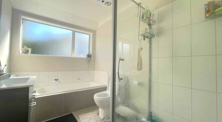 SPACIOUS AND MODERN 4 BEDROOM HOME - Photo 5