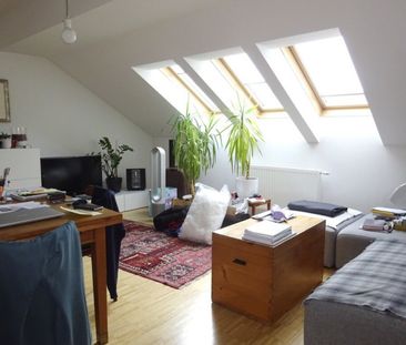 Sonnige Dachgeschosswohnung in sehr guter Lage: 2 Zimmer + Küche, N... - Photo 4