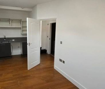 Room in a Shared Flat, London Road, CR0 - Photo 3