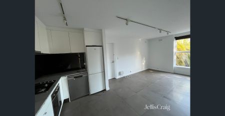 One-Bedroom Apartment in Princes Hill - Photo 5