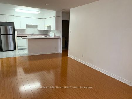 For Lease - 260 Doris Avenue Unit# 911, Toronto, Ontario - Photo 3