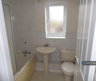 2 bedroom semi-detached house to rent - Photo 4