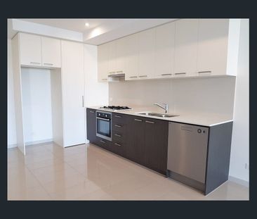 Stylish, Spacious Living in a Prime Heatherton Location - Photo 4