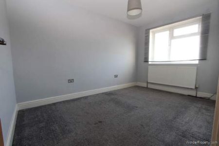 2 bedroom property to rent in Benfleet - Photo 3