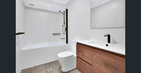 Light-Filled Two-Level Apartment with Rooftop Terrace - Photo 4