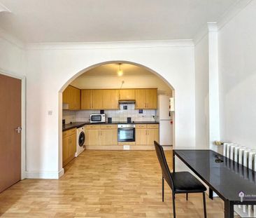 3 bedroom flat to rent - Photo 3