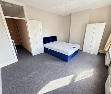 4 bedroom terraced house to rent - Photo 2