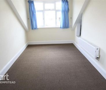 4 bedroom semi-detached house to rent - Photo 2