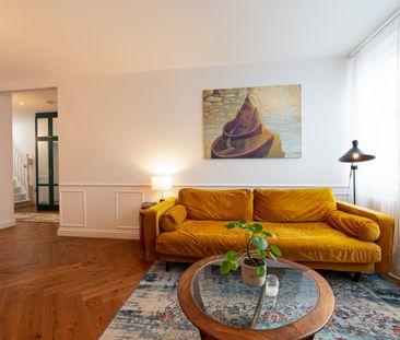 2 Bed Flat, London, W11 - Photo 1