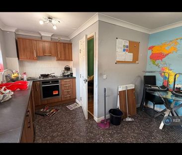 3 bedroom semi-detached house to rent - Photo 3