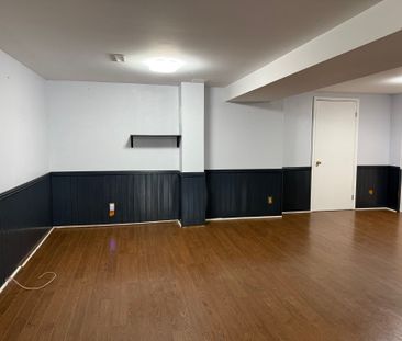 For Lease - 252 Osmond Crescent Unit# Walk Out Basement Apt, Newmar... - Photo 5