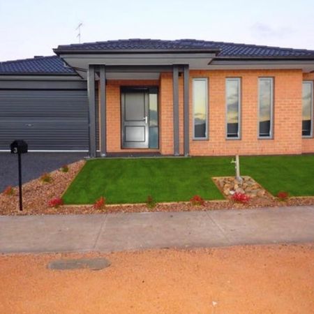 4-bedroom shared house, Carina Way - Photo 3