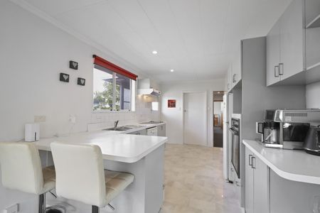 8 Stackhouse Avenue, Bishopdale - Photo 2