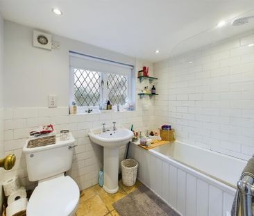 15 Arthur Street, Hillsborough, BT26 6AP - Photo 2