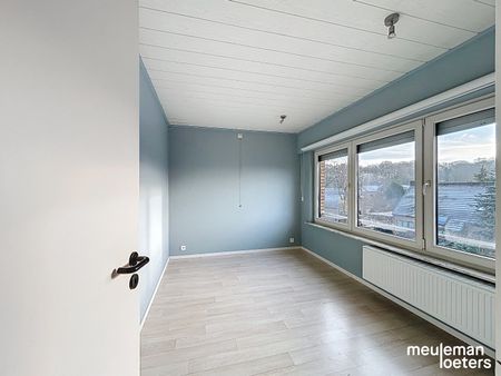 Halfopen gezinswoning met garage en tuin - Foto 2