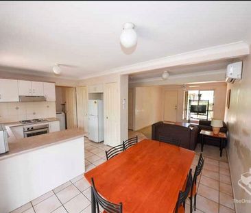 Fully Furnished 3-Bedroom Townhouse with New Carpet in Sunnybank Mead - Photo 6
