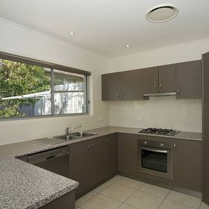 Contemporary Living in the Heart of Cooroy - Photo 2