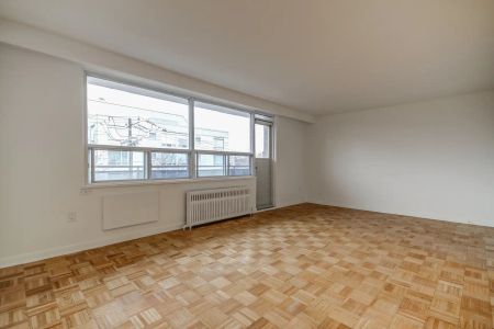 1833 & 1835 Bayview Ave. — Bachelor - Photo 2
