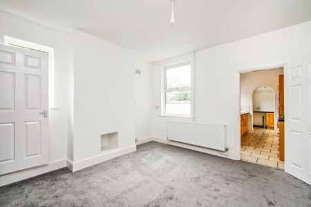 Kirkwhite Avenue, Nottingham, NG10 - Photo 2