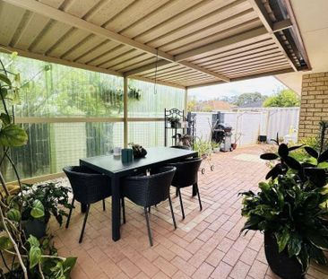 Low Maintenance Easy Care- 3 bedrooms villa with 2 parking - Photo 5