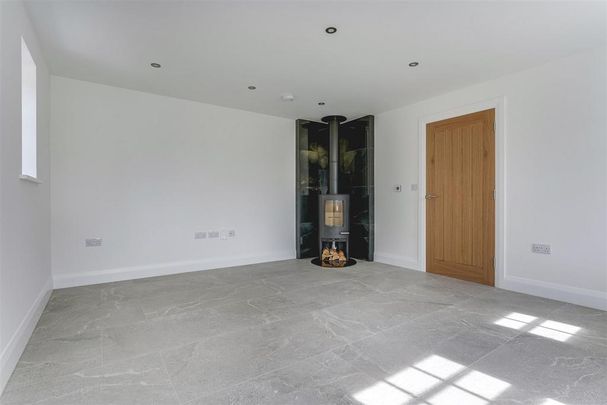 4 bedroom link detached house to rent - Photo 1