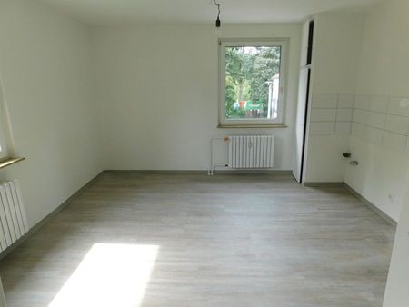 Schön gelegene neu einzugsbereite Wohnung, ideal als Single oder Pärchen! - Photo 4