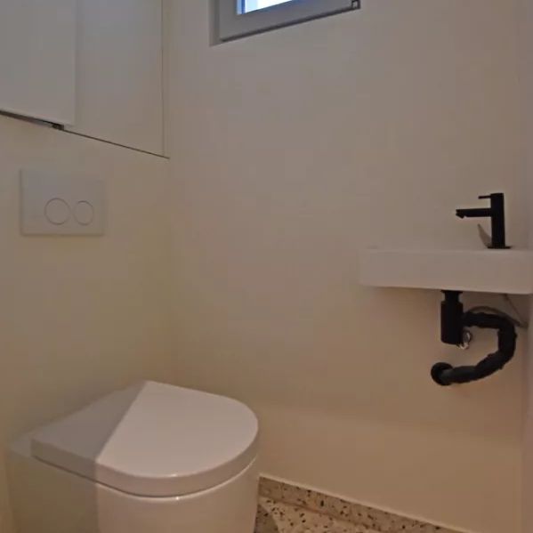 Zeer mooi gerenoveerd één-slaapkamer appartement met terras te Deurne. - Photo 1