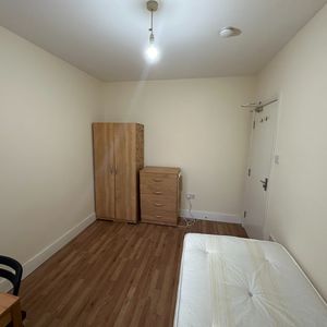 Room in a Shared House, Ruckholt Road, E10 - Photo 2