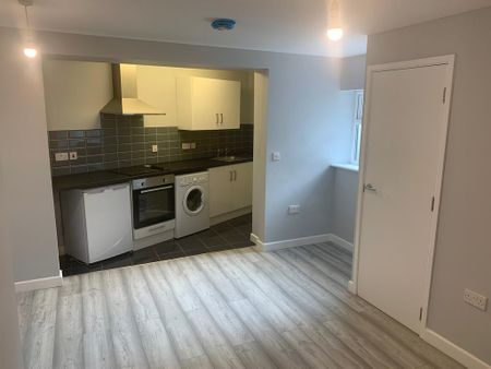 Studio to rent - Photo 2