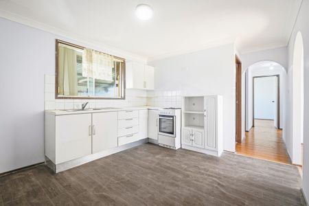 Spacious 3-Bedroom Family Home in Sought-After Bonnyrigg Heights Location - Photo 3