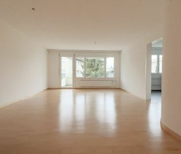 Hell und modern Wohnen - ideale 5.5-Zimmerwohnung im Zentrum von Go... - Photo 1