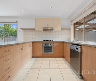 3 BEDROOM FAMILY HOME WOODGROVE WALK ESTATE - Photo 2