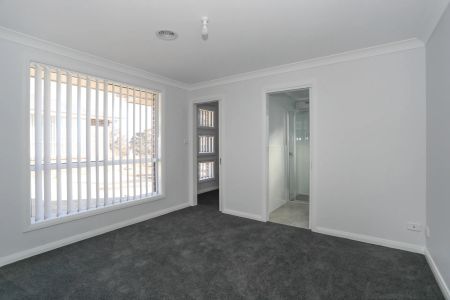 Private Villa with Rural Views in North Orange Location - Photo 3