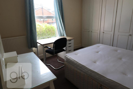 4 bedroom terraced house to rent - Photo 5