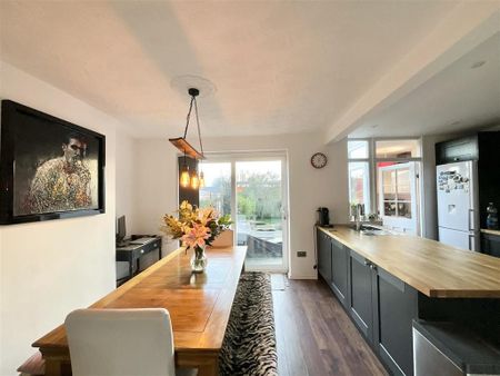 3 bedroom terraced house to rent - Photo 2