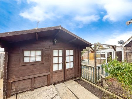 3 bedroom house to rent Avalon Way, Worthing, BN13 - Photo 3