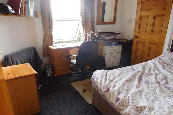 Bedroom First Floor Studio In Queens, BH8 - Photo 1