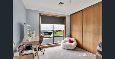 Well Maintained Large Family Home! - Photo 4