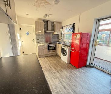 3 bedroom semi-detached house to rent - Photo 3