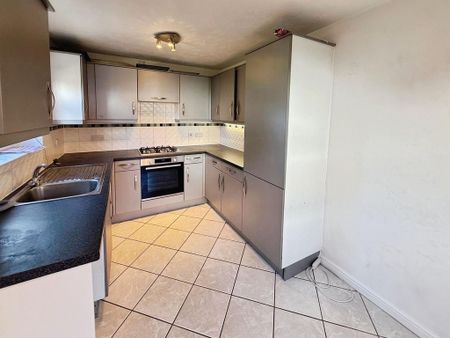 3 bedroom detached house to rent - Photo 2