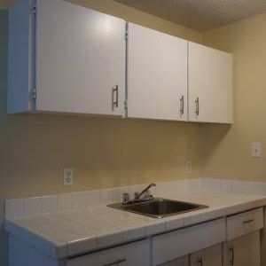 Charming 2 Bedroom, 1 Bath Unit for Rent (Swiftsure Apartments) - Photo 1