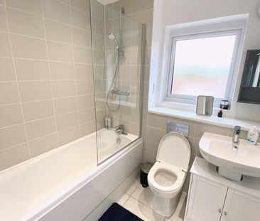 Room in a Shared House, Bradford Road, M40 - Photo 4