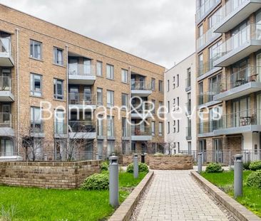 Studio flat to rent in Keymer Place, Canary Gateway, E14 - Photo 1