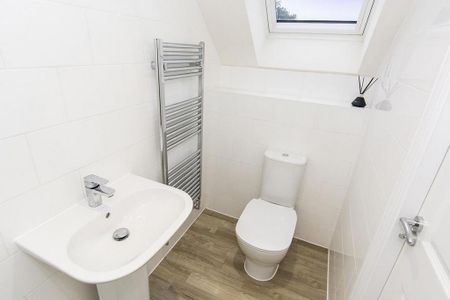 3 bedroom semi-detached house to rent - Photo 4