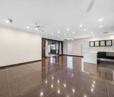 4 Bedroom Stunning Family Home - Photo 2