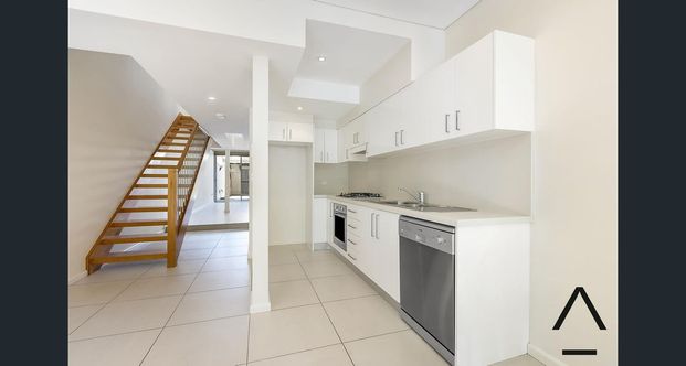 Contemporary Terrace in Alexandria - Photo 1