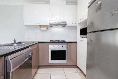 Immaculate and Convenient Two Bedroom Villa - Photo 4